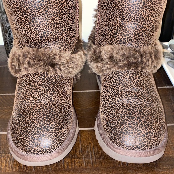 Rare!! UGG Skylah Brown Bomber Leather Faux Fur Boots Size 6 - Picture 13 of 15